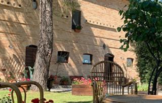 MONTEBELLO Country House